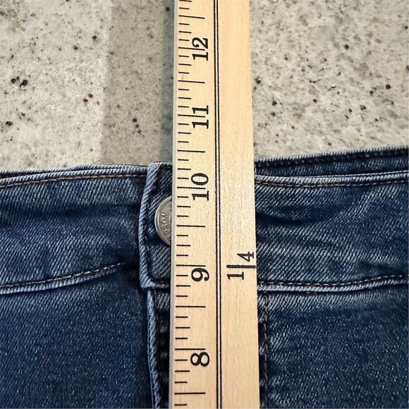 Jessica Simpson Women's Plus Size 16 Blue Straight Jeans Medium Wash - Picture 10 of 12